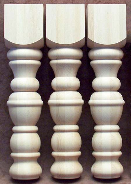 Pied de table en bois avec un motif tourné de caractère, hêtre, TL55