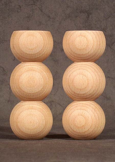 Pied de meuble bois avec des boules tournées de même diamètre, GM46